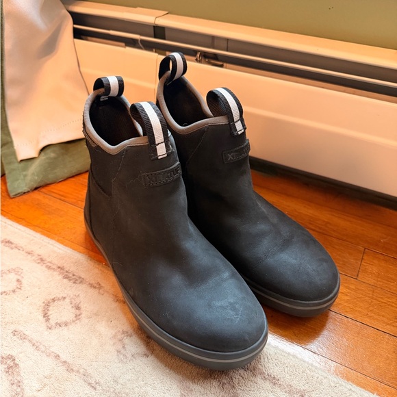 Women’s black leather Xtratuf boots - Picture 1 of 6